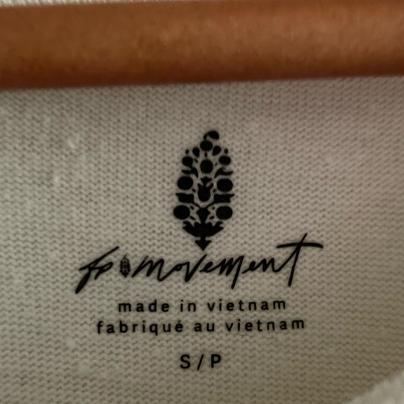 FP Movement by Free People Away With The Wind Short Sleeve - Brushed Sail Size S - Picture 11 of 13
